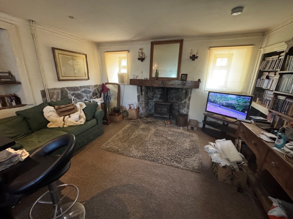 Lot: 222 - THREE-BEDROOM FARMHOUSE AND ATTACHED TWO-BEDROOM ANNEX - FREEHOLD INVESTMENT - The Annex - living room area